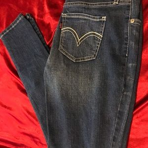 Gently used Levi’s Skinny denim Jeans Size 7M 28/30